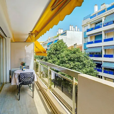 Apartment Elysee Foch Front De